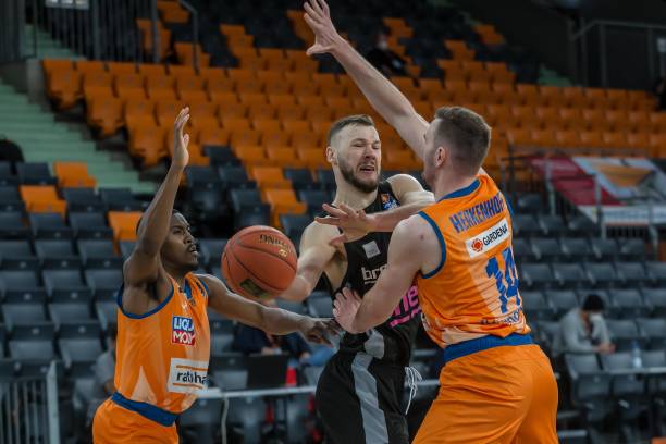 三分线外出 三分线外出